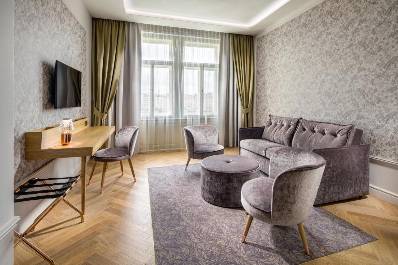 Mamaison Hotel Riverside Praha Bagian luar foto Suite