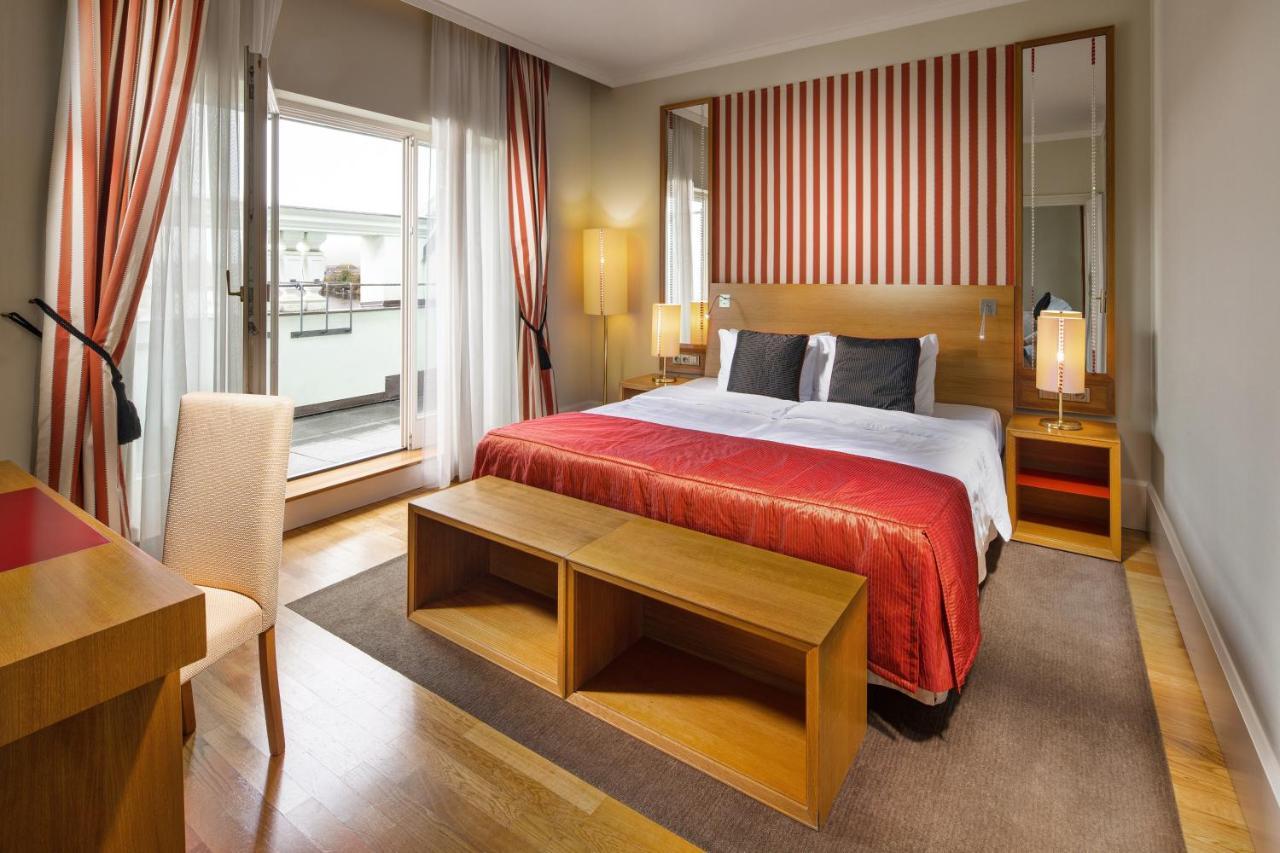 Mamaison Hotel Riverside Praha Bagian luar foto