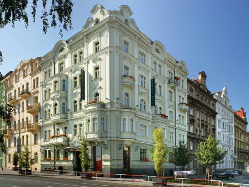 Mamaison Hotel Riverside Praha Bagian luar foto The White Eagle Residence