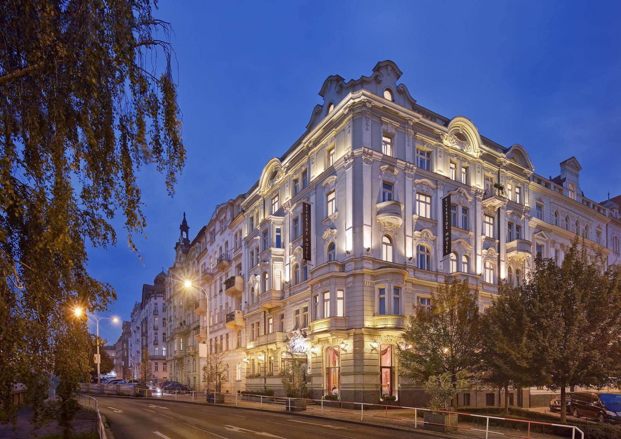 Mamaison Hotel Riverside Praha Bagian luar foto